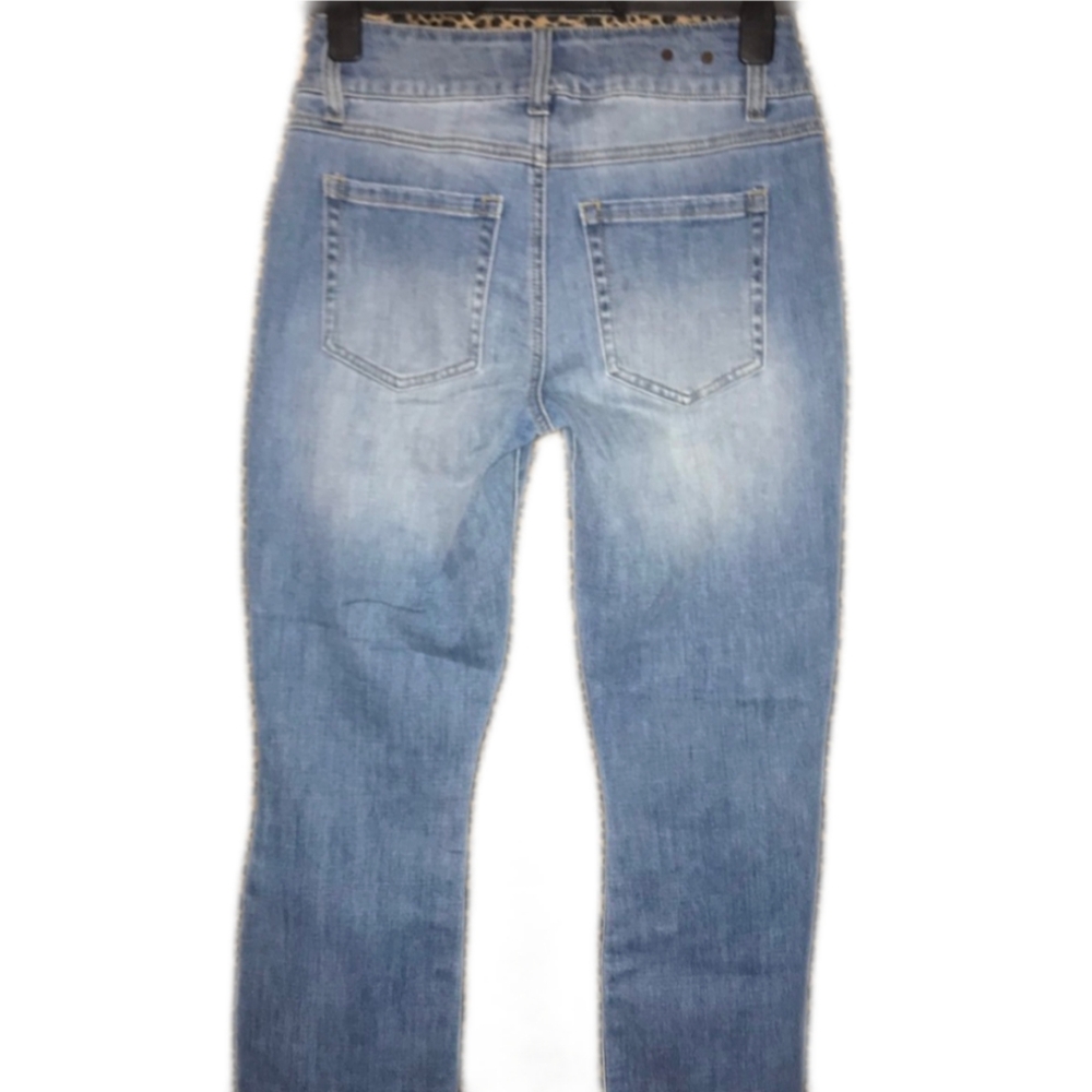 CAbi HI LOW RAW HEM LIGHT WASH CROP JEANS - Picture 2 of 8